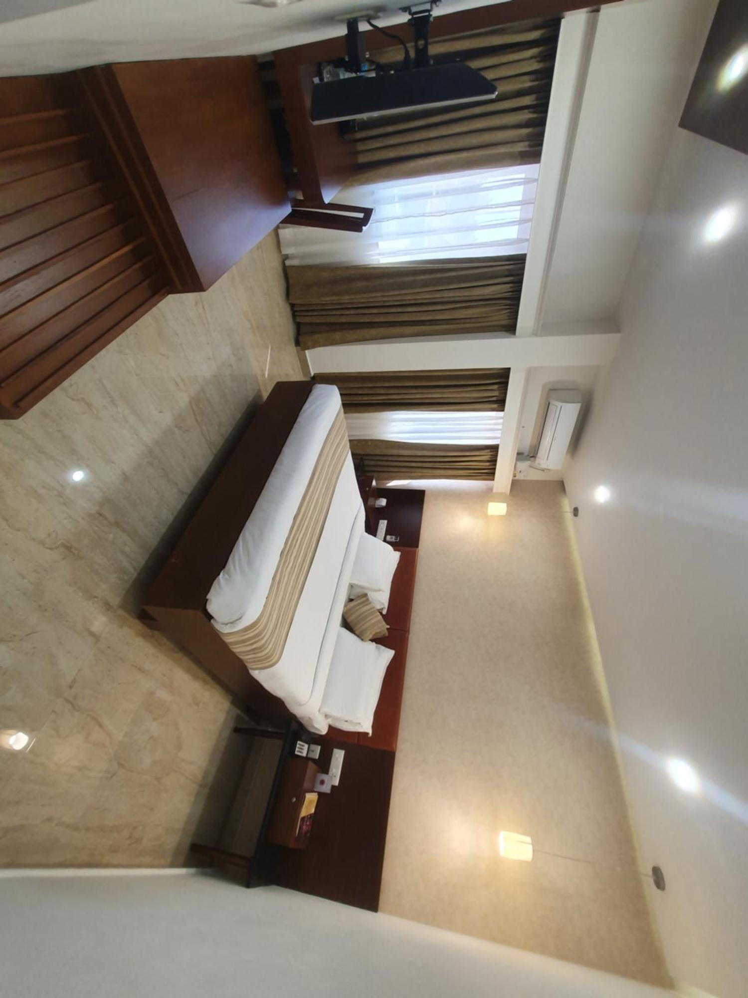Hotel Aida Kottayam Buitenkant foto
