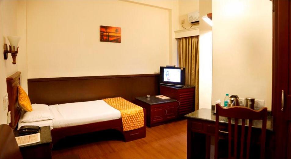 Hotel Aida Kottayam Buitenkant foto