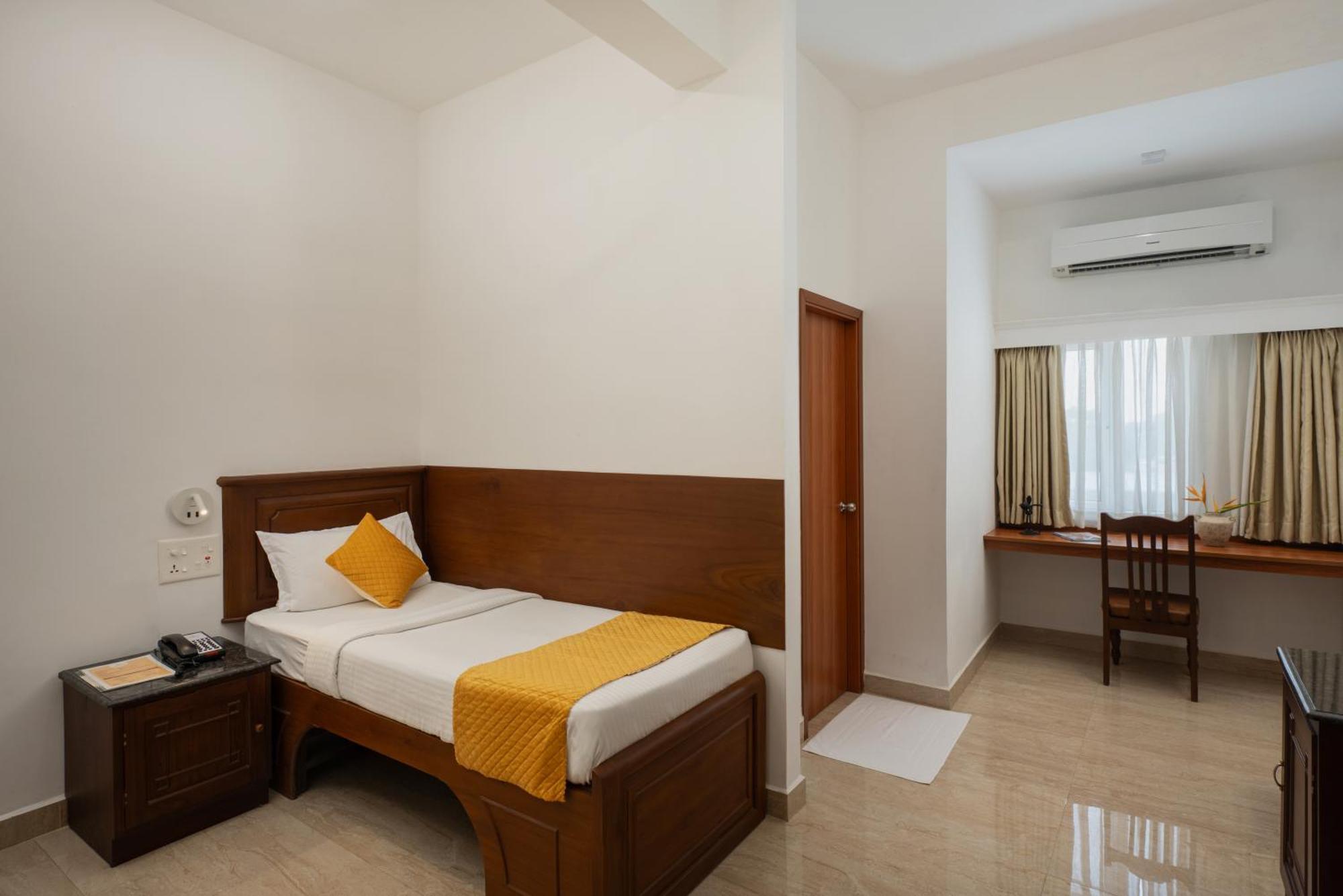 Hotel Aida Kottayam Buitenkant foto