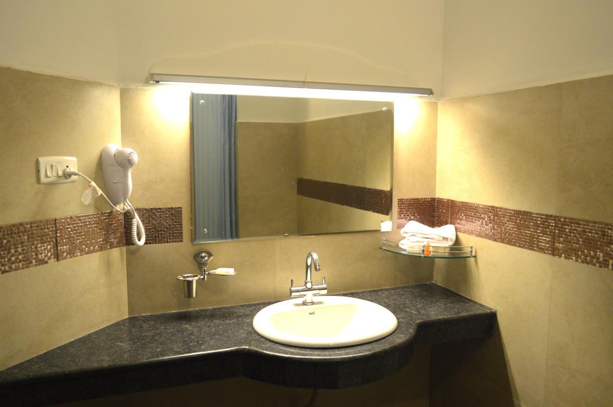 Hotel Aida Kottayam Buitenkant foto