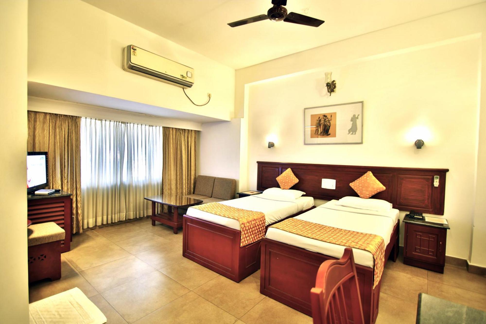 Hotel Aida Kottayam Buitenkant foto