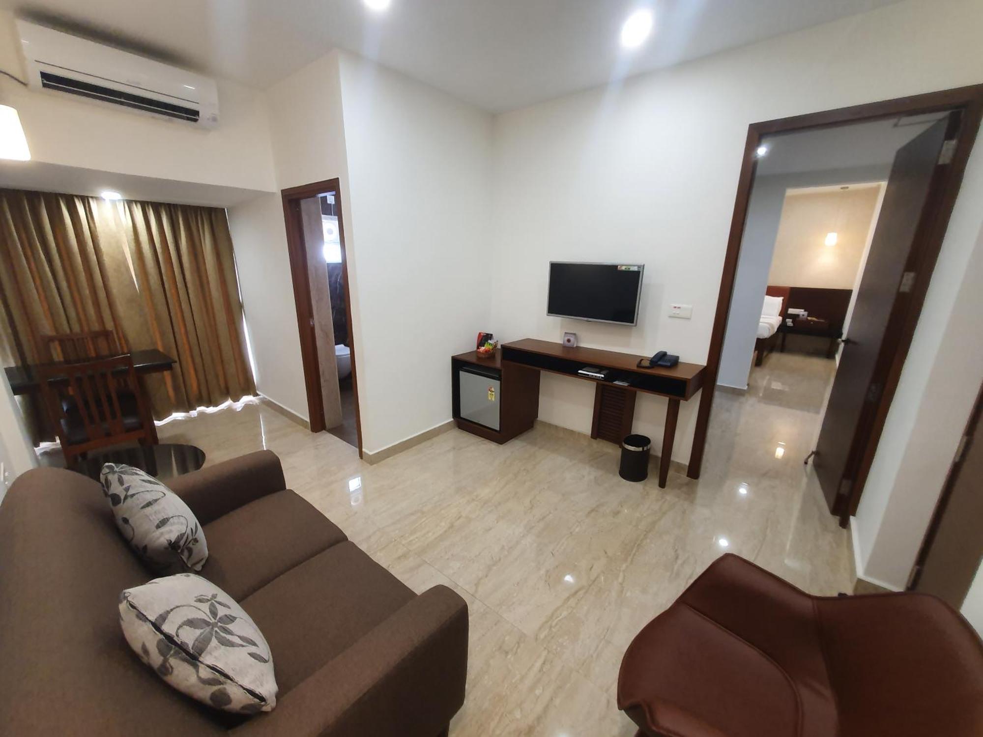 Hotel Aida Kottayam Buitenkant foto