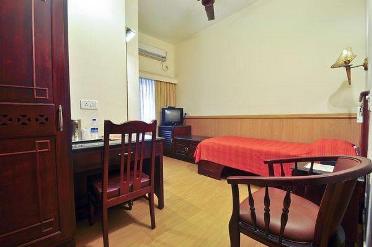 Hotel Aida Kottayam Buitenkant foto