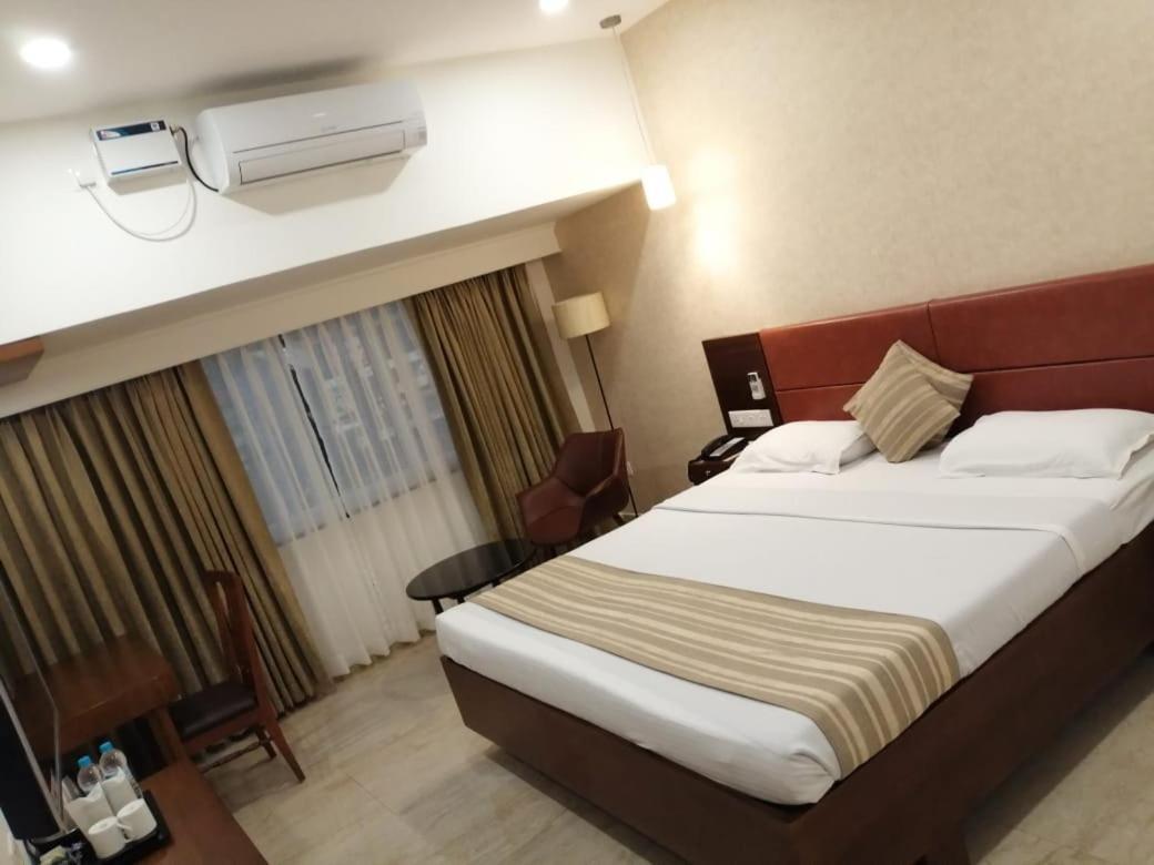 Hotel Aida Kottayam Buitenkant foto