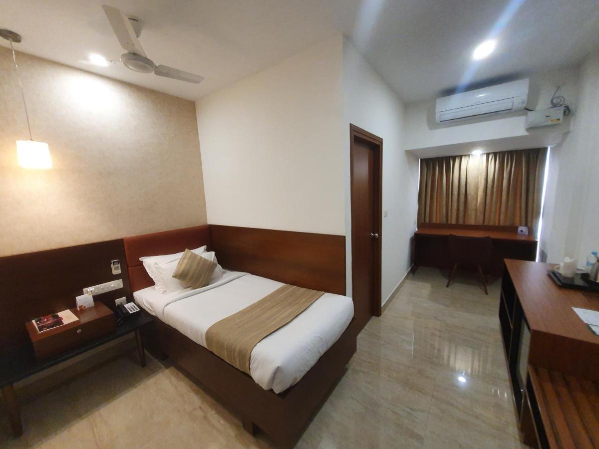 Hotel Aida Kottayam Buitenkant foto