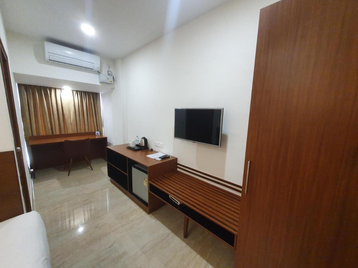 Hotel Aida Kottayam Buitenkant foto